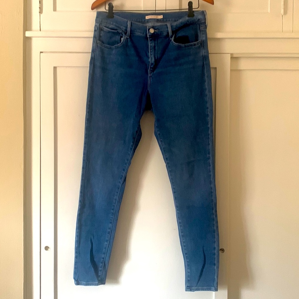 LEVI Jeans (720 High Rise Super Skinny) Size 31 (Medium Wash)